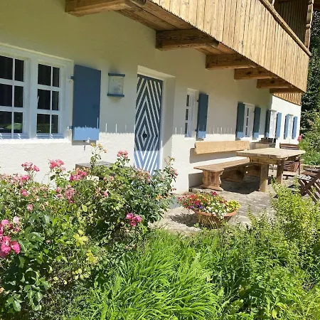 Am Kleinen Villa *